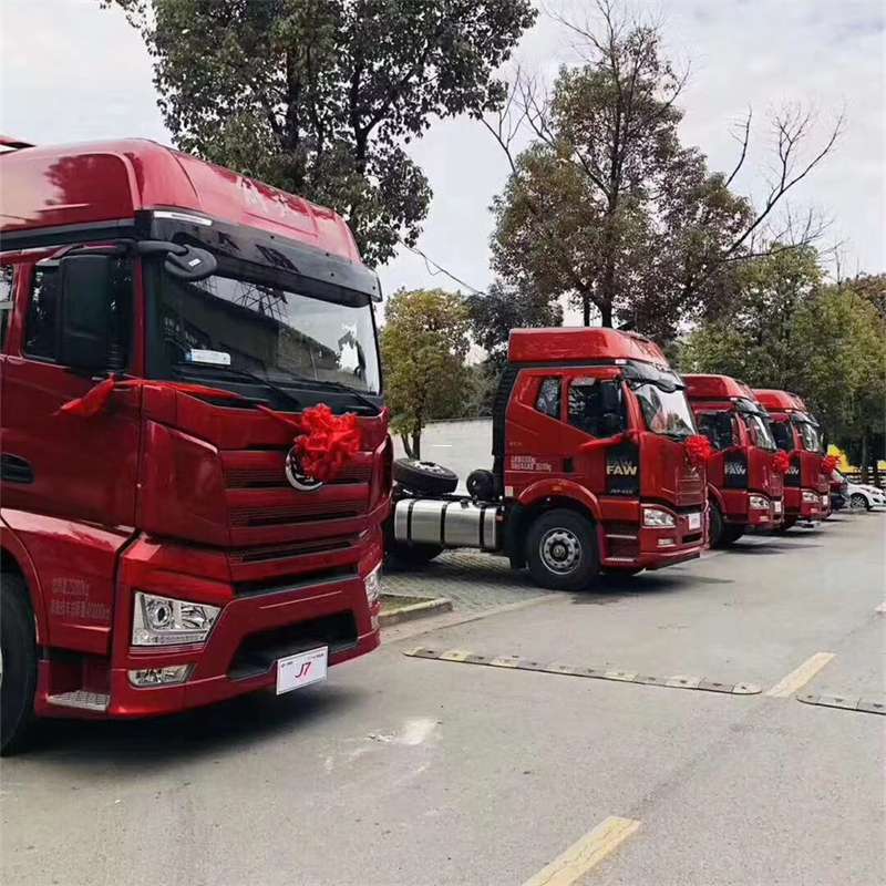 德钦县胡杨河市：物流专线的多元高效运输服务